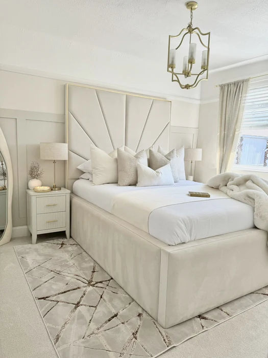 The Luxury Candle Sun Silver and Cream Bed